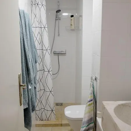 Proa D'alfama Lisbona