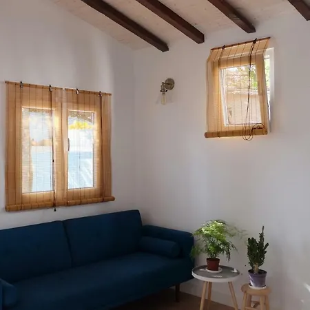 普罗呀阿尔法玛旅馆 *